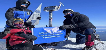 Флаг 169 детского сада гордо развивается на вершине Эльбруса! Флаг 169 детского сада гордо развивается на вершине Эльбруса!.